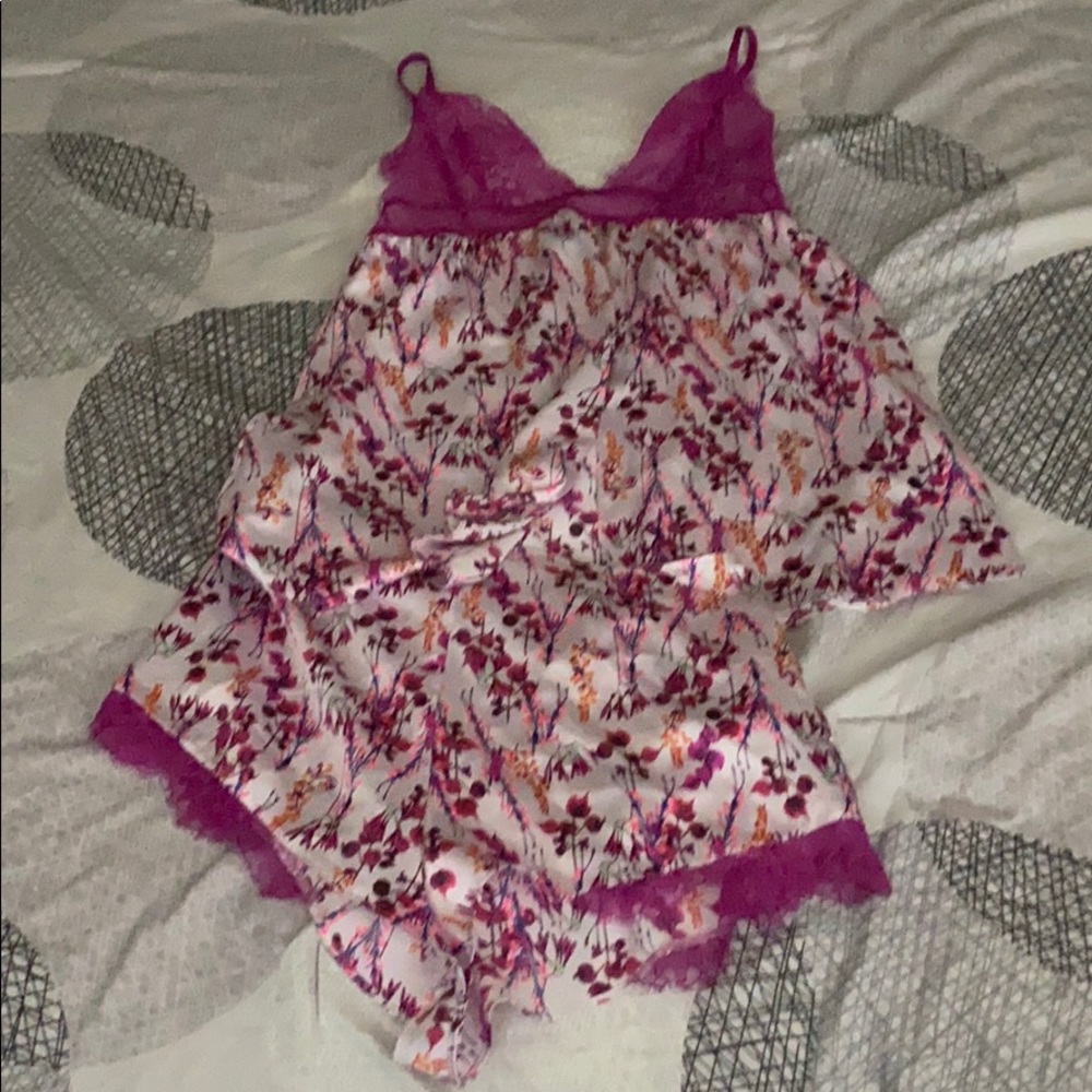 VS 2 piece large top (36c/34d) and medium bottom